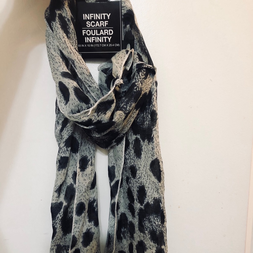 Woman’s scarf